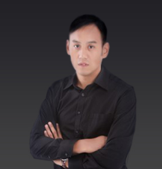 国内一线双语摄影师，毕业于上海大学艺术学院，早年从事广告拍摄