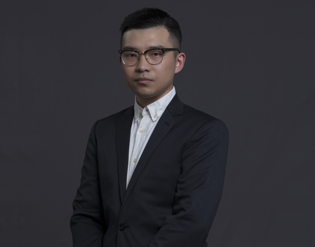 主要作品有微电影《老无所依》旅拍作品《somehow shape》等。